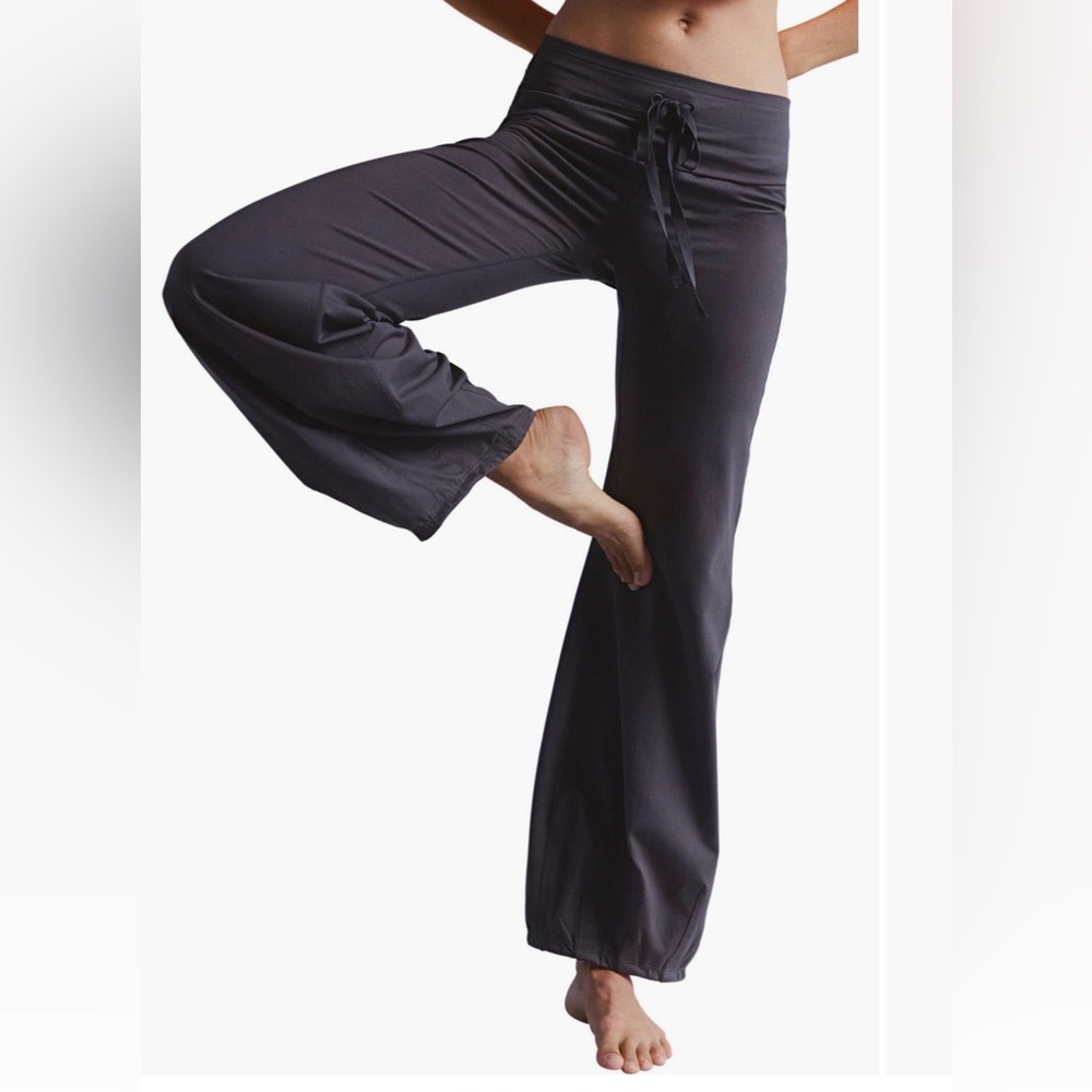 Free people movement drawstring, flair . Size medium. Black.
